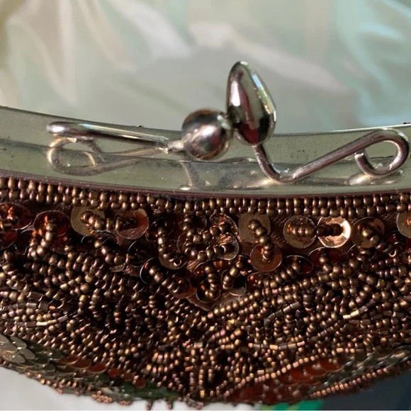 Convertible brown sequin & glass beaded vintage bag. Silver hardware and chain. - Picture 8 of 12